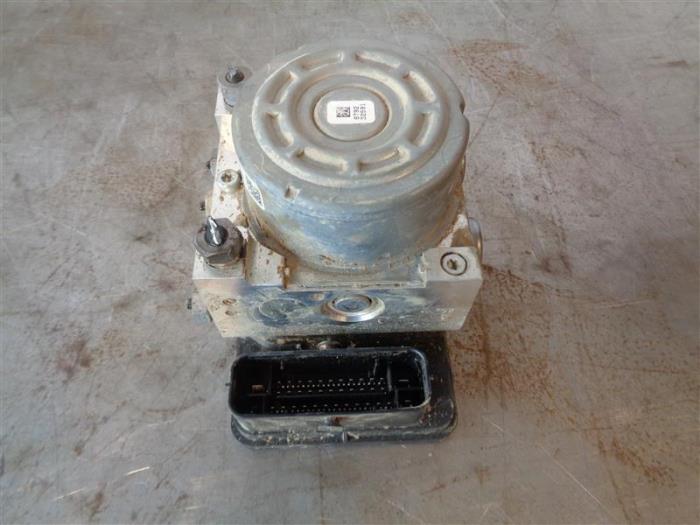 ABS pump from a Ford Transit Courier 1.5 TDCi 100 2020