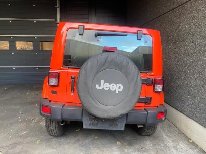 Portón trasero de un Jeep Wrangler Unlimited (JK) 2.8 CRD 16V 4x4 2014