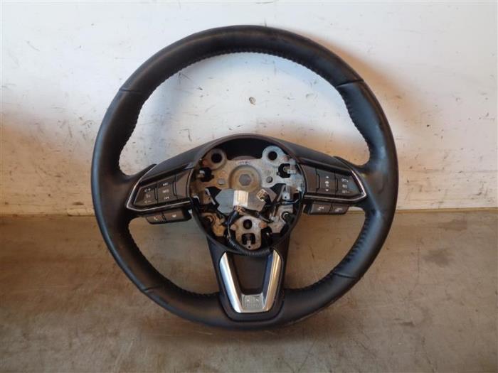 Begagnade Ratt Mazda CX-5 II (KF) 2.0 SkyActiv-G 165 16V 2WD Pris på förfrågan erbjuds av Autohandel-Smet Gebroeders NV