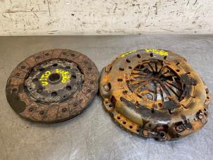 Used Clutch kit (complete) Mercedes Vito Tourer (447.7) 2.2 114 CDI 16V Price on request offered by Autohandel-Smet Gebroeders NV