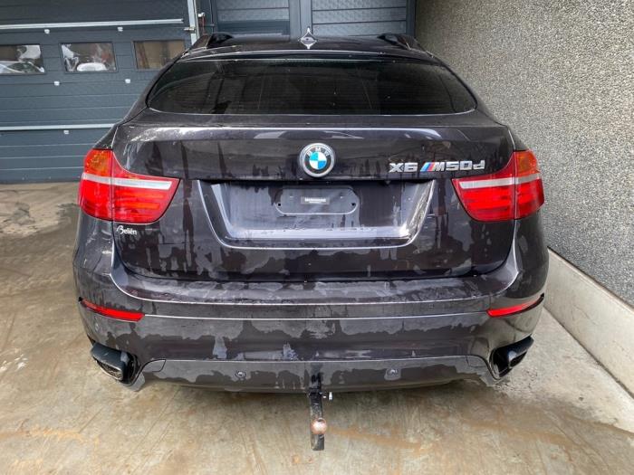 Stoßstange hinten van een BMW X6 (E71/72) M50d 3.0 24V 2013