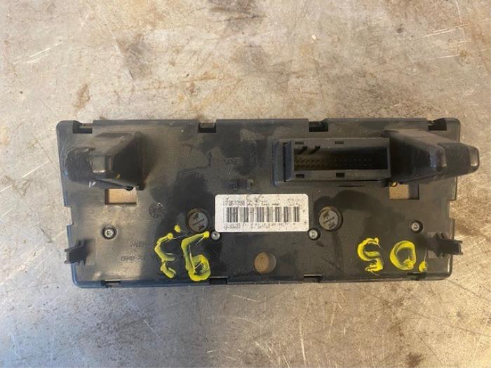 Gebrauchte Klimabedienteil Saab 9-3 Preis auf Anfrage angeboten von Autohandel-Smet Gebroeders NV