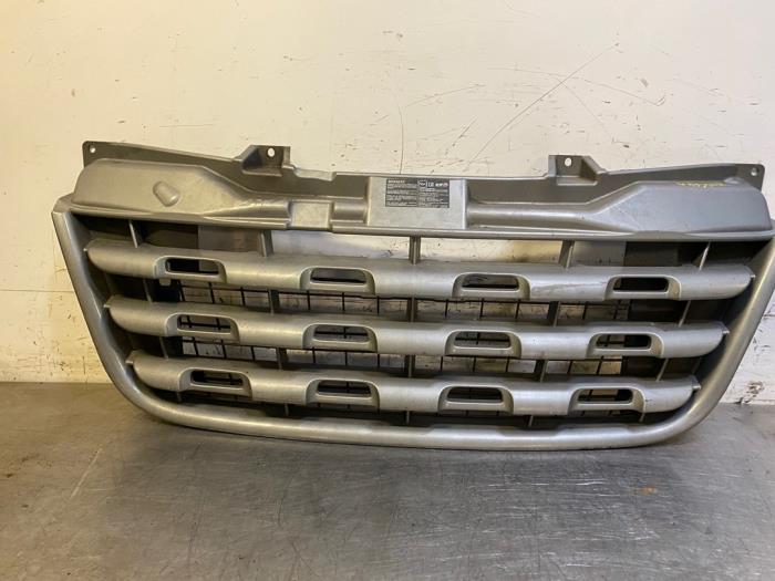 Begagnade Grill Renault Master III (FV) 2.3 dCi 125 16V FWD Pris på förfrågan erbjuds av Autohandel-Smet Gebroeders NV