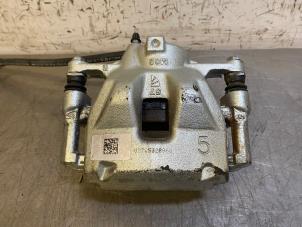 Used Front brake calliper, right Toyota Corolla Touring Sport (E21/EH1) 1.8 16V Hybrid Price on request offered by Autohandel-Smet Gebroeders NV