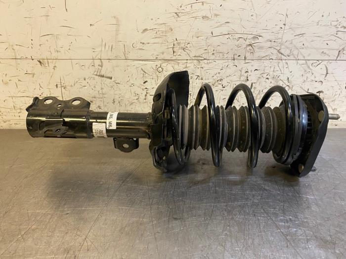 Fronts shock absorber, left from a Toyota Corolla Touring Sport (E21/EH1) 1.8 16V Hybrid 2021