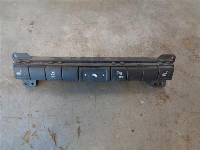 Usados Interruptor Jeep Commander (XK) 3.0 CRD V6 24V DPF Precio de solicitud ofrecido por Autohandel-Smet Gebroeders NV