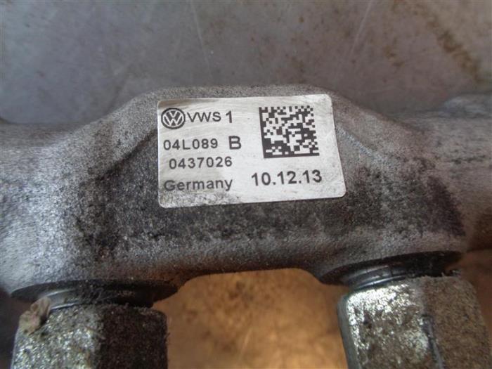 Fuel injector nozzle from a Volkswagen Tiguan (5N1/2)  2013