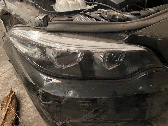 Używane Reflektor prawy BMW 2 serie (F22) 218d 2.0 16V Cena na żądanie oferowane przez Autohandel-Smet Gebroeders NV
