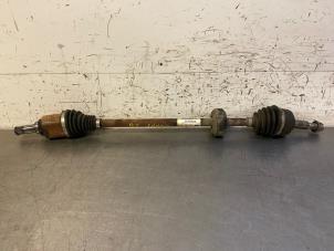 Used Front drive shaft, right Dacia Lodgy (JS) 1.2 TCE 16V Price on request offered by Autohandel-Smet Gebroeders NV