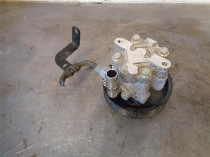 Used Power steering pump Renault Master III (FV) 2.3 dCi 145 16V RWD Price on request offered by Autohandel-Smet Gebroeders NV