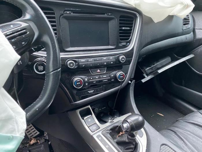 Begagnade Innerdisplay Kia Optima 1.7 CRDi 16V Pris på förfrågan erbjuds av Autohandel-Smet Gebroeders NV