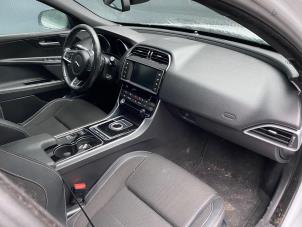 Usados Airbag set + dashboard Jaguar XE 2.0d 180 16V Precio de solicitud ofrecido por Autohandel-Smet Gebroeders NV