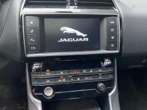 Usagé Panneau de commande clim Jaguar XE 2.0d 180 16V Prix sur demande proposé par Autohandel-Smet Gebroeders NV