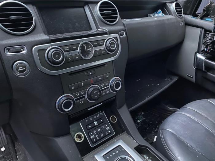 Begagnade Innerdisplay Landrover Discovery IV (LAS) 3.0 TD V6 24V Van Pris på förfrågan erbjuds av Autohandel-Smet Gebroeders NV
