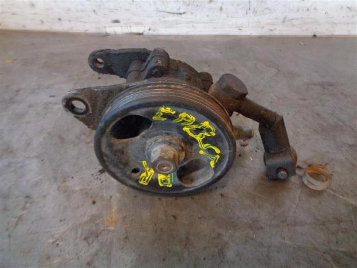 Usagé Pompe de direction Nissan Cabstar (F22) 35.14/45.14 DCI Prix sur demande proposé par Autohandel-Smet Gebroeders NV