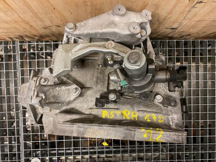 Gearbox Opel Astra J 1.7 CDTi 16V 110 M32017D A17DTE M32017D