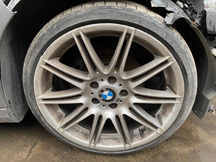 Set of sports wheels from a BMW 3 serie (E92) 320i 16V 2009