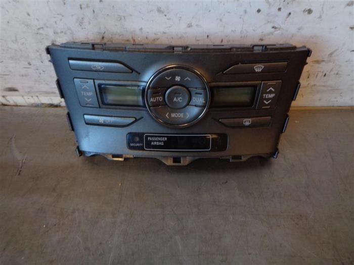 Air conditioning control panel from a Toyota Auris (E15) 1.4 D-4D-F 16V 2008