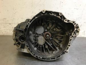 Used Gearbox Renault Master III (FD/HD) 2.5 dCi 120 FAP Price on request offered by Autohandel-Smet Gebroeders NV