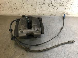 Used Front brake calliper, left BMW 5 serie Touring (G31) 520d 2.0 TwinPower Turbo 16V Price on request offered by Autohandel-Smet Gebroeders NV