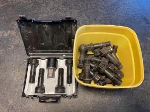 Used Set of wheel bolts Mercedes E (W213) E-450 3.0 V6 Turbo 24V 4-Matic Price on request offered by Autohandel-Smet Gebroeders NV