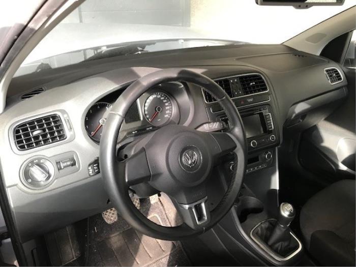 Airbag set + dashboard van een Volkswagen Polo V (6R) 1.2 12V BlueMotion Technology 2014