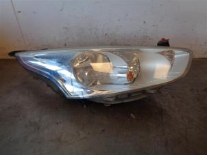 Used Headlight, right Ford B-Max (JK8) 1.0 EcoBoost 12V 100 Price on request offered by Autohandel-Smet Gebroeders NV