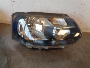 Used Headlight, right Volkswagen Transporter T5 2.0 TDI DRF Price on request offered by Autohandel-Smet Gebroeders NV