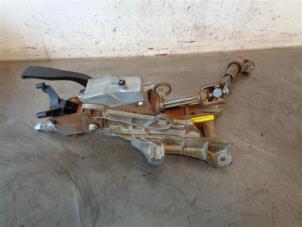 Used Steering column housing complete Volkswagen Transporter T5 2.0 TDI DRF Price on request offered by Autohandel-Smet Gebroeders NV