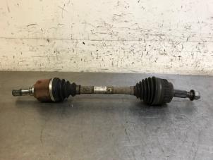 Used Front drive shaft, left Renault Master III (FD/HD) 2.5 dCi 120 FAP Price on request offered by Autohandel-Smet Gebroeders NV