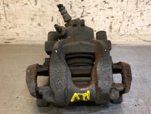 Used Front brake calliper, right Dacia Sandero II 1.2 16V Price on request offered by Autohandel-Smet Gebroeders NV
