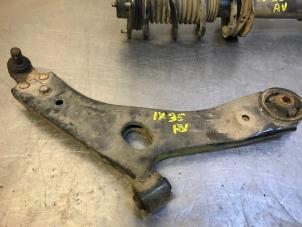 Used Front wishbone, right Hyundai iX35 (LM) 1.7 CRDi 16V Price on request offered by Autohandel-Smet Gebroeders NV