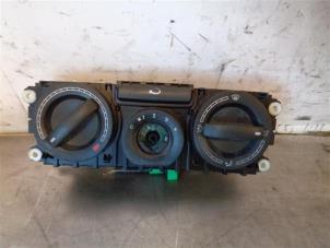 Used Air conditioning control panel Volkswagen Transporter T5 2.0 TDI DRF Price on request offered by Autohandel-Smet Gebroeders NV