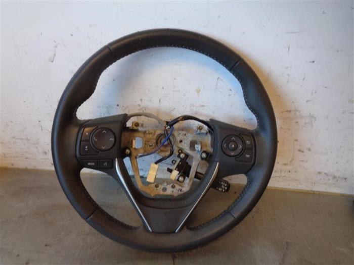 Steering wheel from a Toyota Auris (E18) 1.8 16V Hybrid 2016