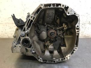 Used Gearbox Renault Clio III (BR/CR) 1.5 dCi 85 Price on request offered by Autohandel-Smet Gebroeders NV