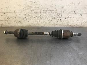 Used Front drive shaft, left Renault Clio III (BR/CR) 1.5 dCi 85 Price on request offered by Autohandel-Smet Gebroeders NV