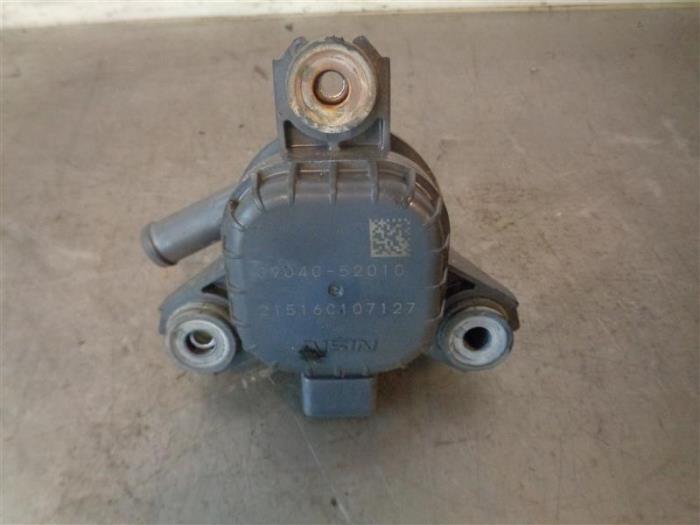 Begagnade Vattenpump Toyota Auris Touring Sports (E18) 1.6 D-4D-F 16V Pris på förfrågan erbjuds av Autohandel-Smet Gebroeders NV