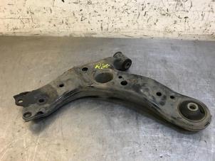 Used Front wishbone, right Toyota Auris Touring Sports (E18) 1.6 D-4D-F 16V Price on request offered by Autohandel-Smet Gebroeders NV