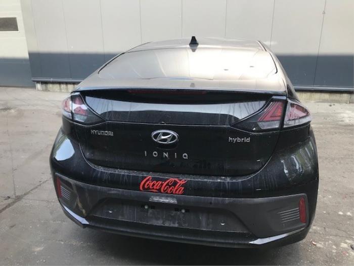 Begagnade Baklucka Hyundai Ioniq 1.6 GDI 16V PHEV Pris på förfrågan erbjuds av Autohandel-Smet Gebroeders NV