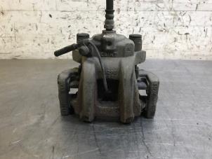 Used Rear brake calliper, right BMW 1 serie (F20) 116d 1.5 12V TwinPower Price on request offered by Autohandel-Smet Gebroeders NV