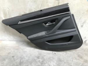 Używane Tapicerka drzwi lewych tylnych wersja 4-drzwiowa BMW 5 serie (F10) 520d 16V Cena na żądanie oferowane przez Autohandel-Smet Gebroeders NV