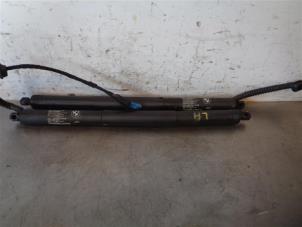 Used Rear gas strut, right BMW X5 Price on request offered by Autohandel-Smet Gebroeders NV