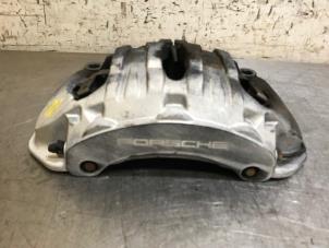 Used Front brake calliper, right Porsche Cayenne II (92A) 3.0 D V6 24V Price on request offered by Autohandel-Smet Gebroeders NV