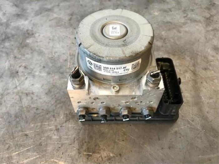 Begagnade ABS-pump Volkswagen Golf VII (AUA) 2.0 GTI 16V Pris på förfrågan erbjuds av Autohandel-Smet Gebroeders NV