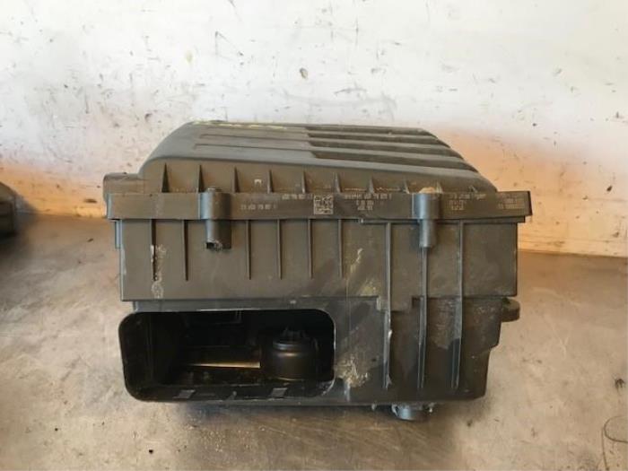 Begagnade Luftfilterhus Volkswagen Golf VII (AUA) 2.0 GTI 16V Pris på förfrågan erbjuds av Autohandel-Smet Gebroeders NV