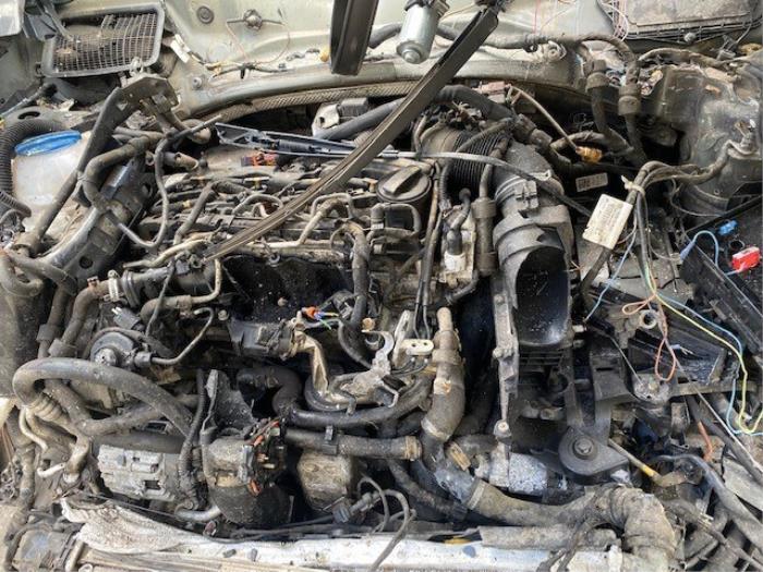 Engine from a Volkswagen Caddy Combi III (2KB,2KJ) 2.0 TDI 16V DPF 2015