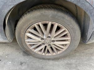 Used Set of wheels + tyres Volkswagen Caddy Combi III (2KB,2KJ) 2.0 TDI 16V DPF Price on request offered by Autohandel-Smet Gebroeders NV