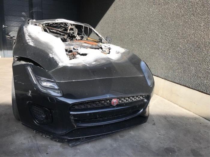 Front bumper from a Jaguar F-type 2.0 Turbo 16V 2020