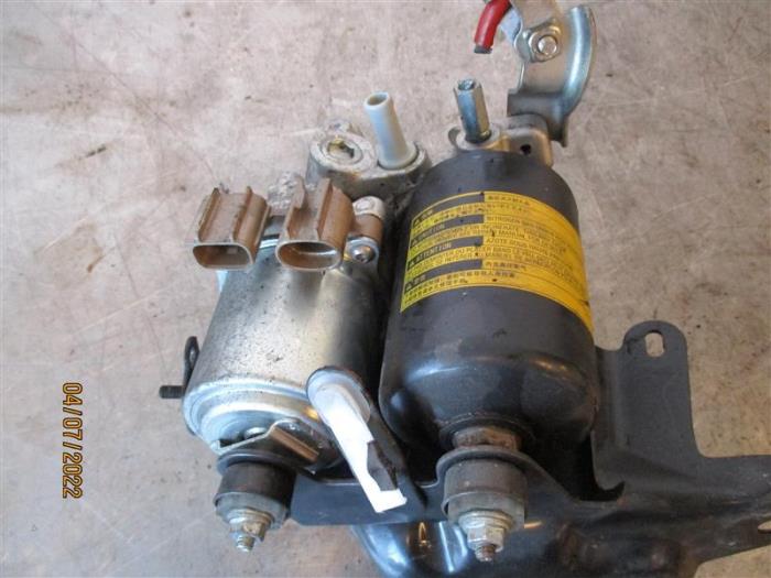 Begagnade ABS-pump Toyota Prius (ZVW3) 1.8 16V Pris på förfrågan erbjuds av Autohandel-Smet Gebroeders NV