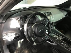 Używane Zestaw poduszek powietrznych + deska rozdzielcza Jaguar F-Pace 2.0 D 180 16V AWD Cena na żądanie oferowane przez Autohandel-Smet Gebroeders NV